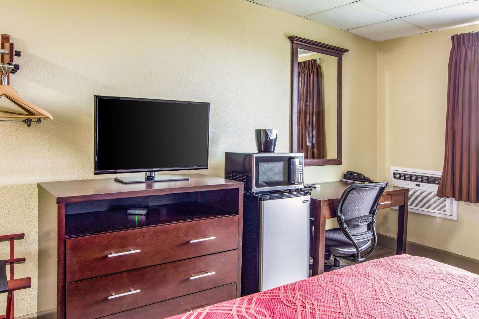 Econo Lodge Newport Zewnętrze zdjęcie