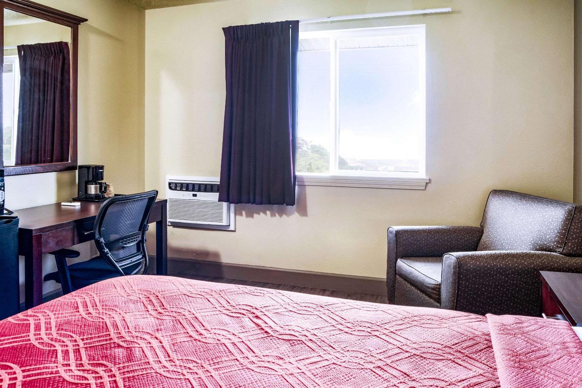 Econo Lodge Newport Zewnętrze zdjęcie