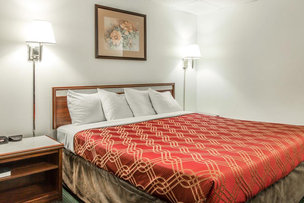 Econo Lodge Newport Zewnętrze zdjęcie